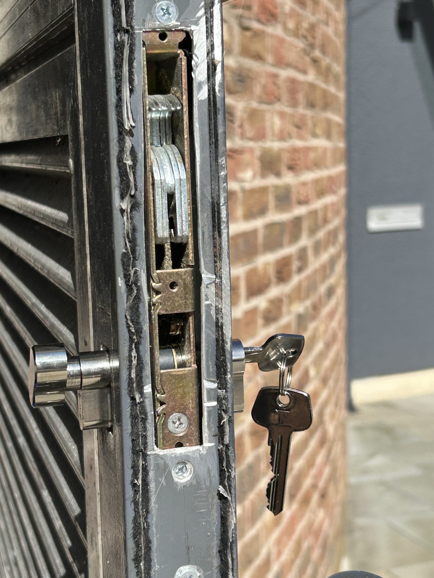 Jammed Locks When locks become stuck or difficult to turn, our jammed lock repair service helps property owners restore smooth operation fast. We diagnose alignment issues, worn components, and internal failures causing resistance or blockage. This service solves trapped doors, delayed access, broken key risks, and frustration caused by locks that suddenly seize unexpectedly.